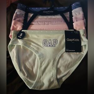 GAP Girl’s Underwear 5 Pr Size S (6-7) NEW Multicolor